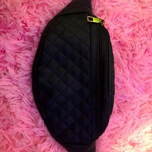 BLACK FANNY PACK